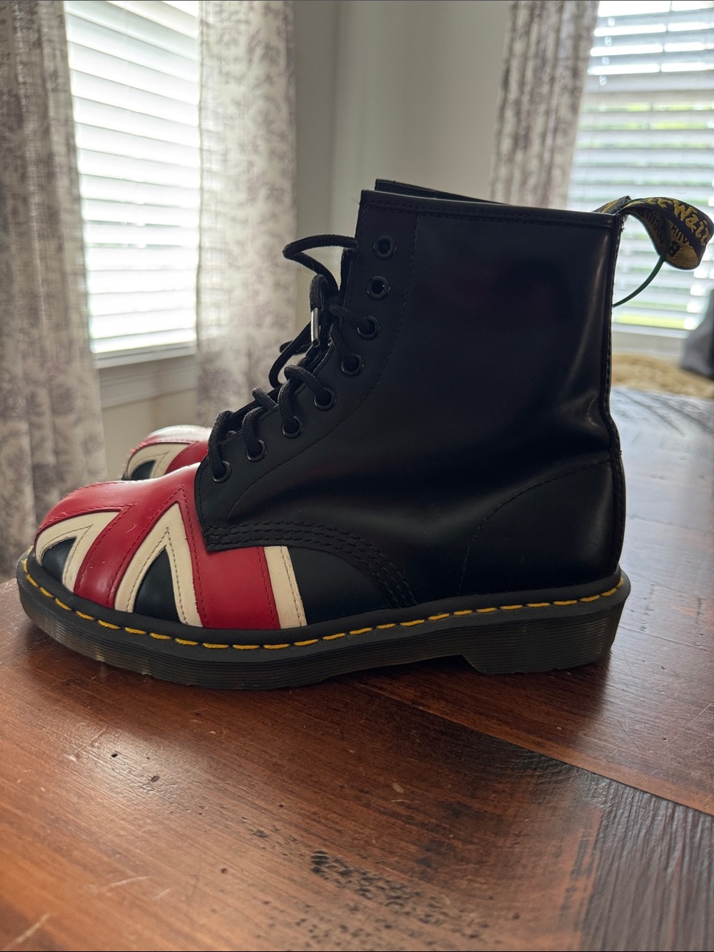 Dr. Doc Martens Union Jack Boots Size 39 Men 7 Women 8 - Picture 3 of 7